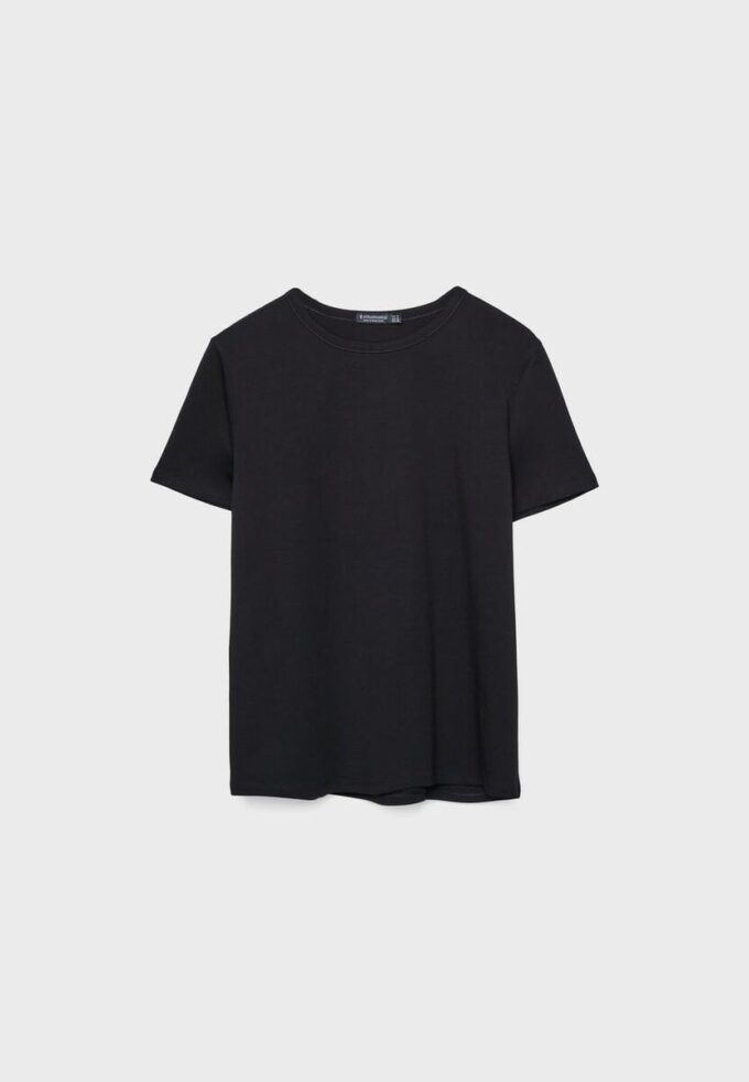Základní tričko s pravidelným střihem a jemným povrchem na dotek Základní tričko s pravidelným střihem a jemným povrchem na dotek