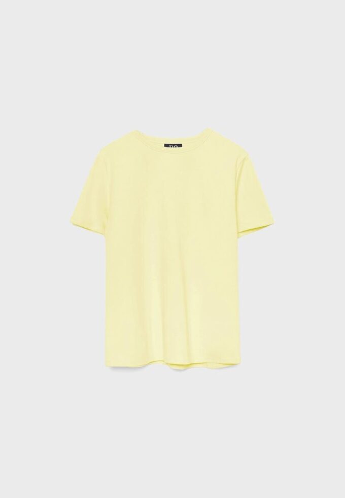 Základní tričko s pravidelným střihem a jemným povrchem na dotek Základní tričko s pravidelným střihem a jemným povrchem na dotek