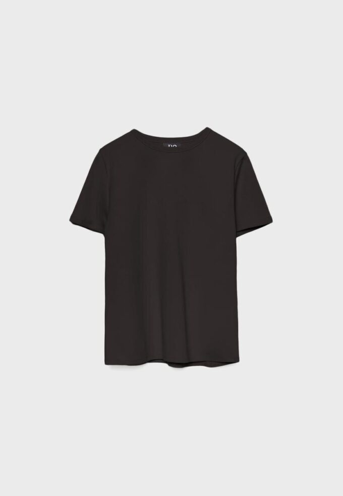 Základní tričko s pravidelným střihem a jemným povrchem na dotek Základní tričko s pravidelným střihem a jemným povrchem na dotek