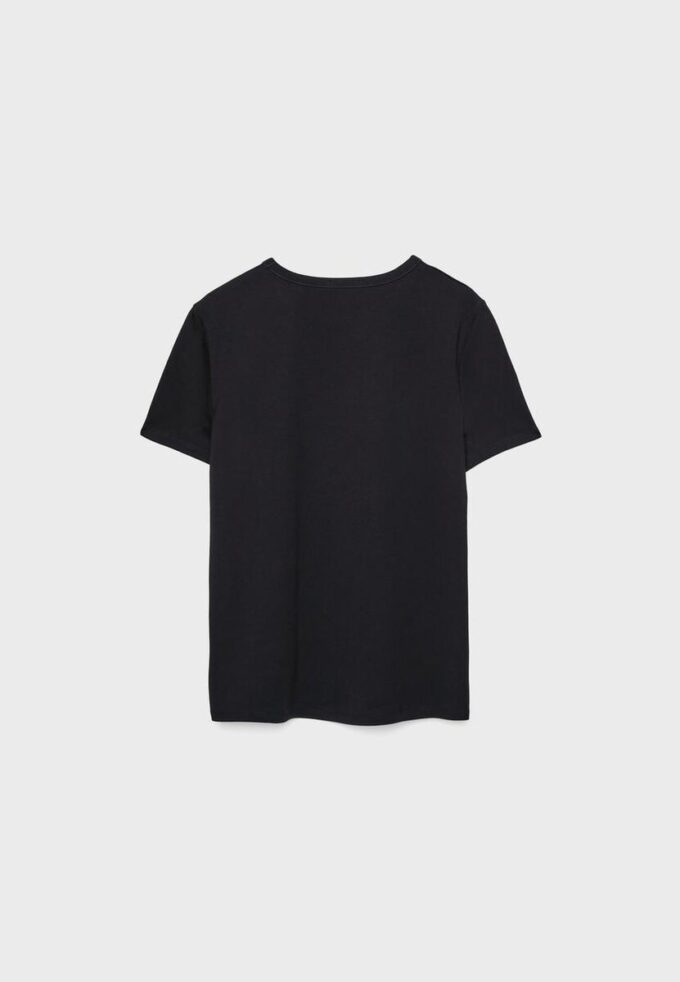 Základní tričko s pravidelným střihem a jemným povrchem na dotek Základní tričko s pravidelným střihem a jemným povrchem na dotek