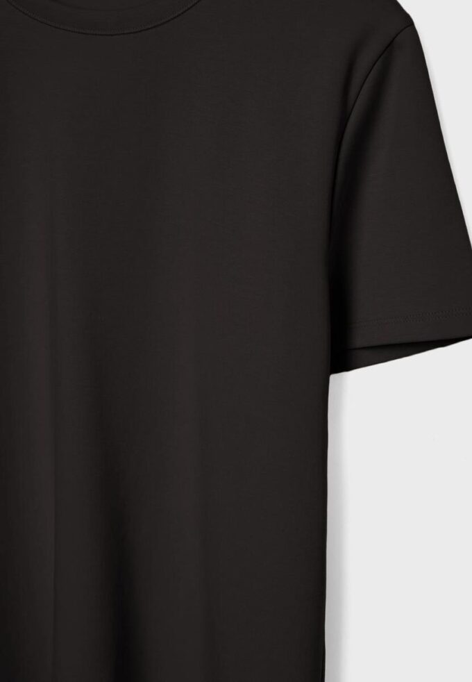 Základní tričko s pravidelným střihem a jemným povrchem na dotek Základní tričko s pravidelným střihem a jemným povrchem na dotek