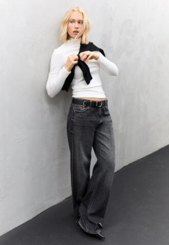 Základní tričko s vysokým výstřihem