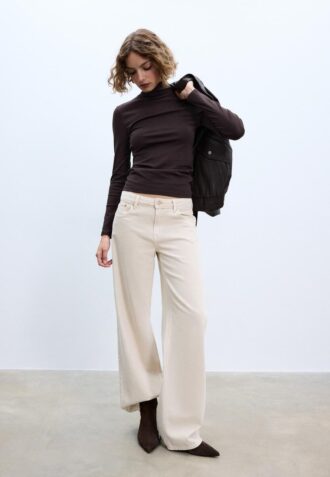 Základní tričko s vysokým výstřihem