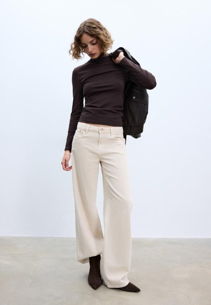 Základní tričko s vysokým výstřihem