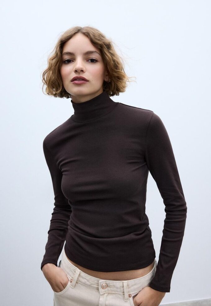 Základní tričko s vysokým výstřihem