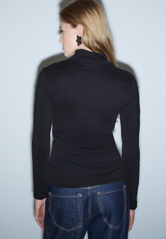 Základní tričko s vysokým výstřihem Základní tričko s vysokým výstřihem