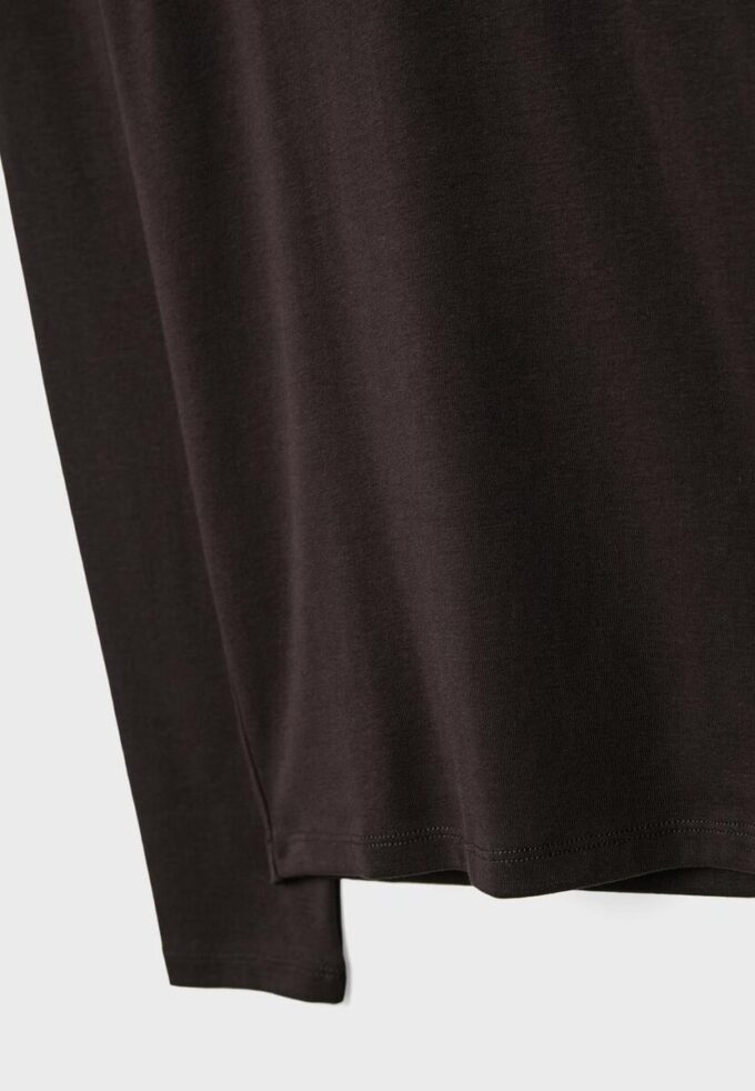 Základní tričko s vysokým výstřihem