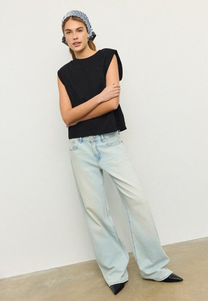 Základní tričko s vyztuženými rameny Základní tričko s vyztuženými rameny