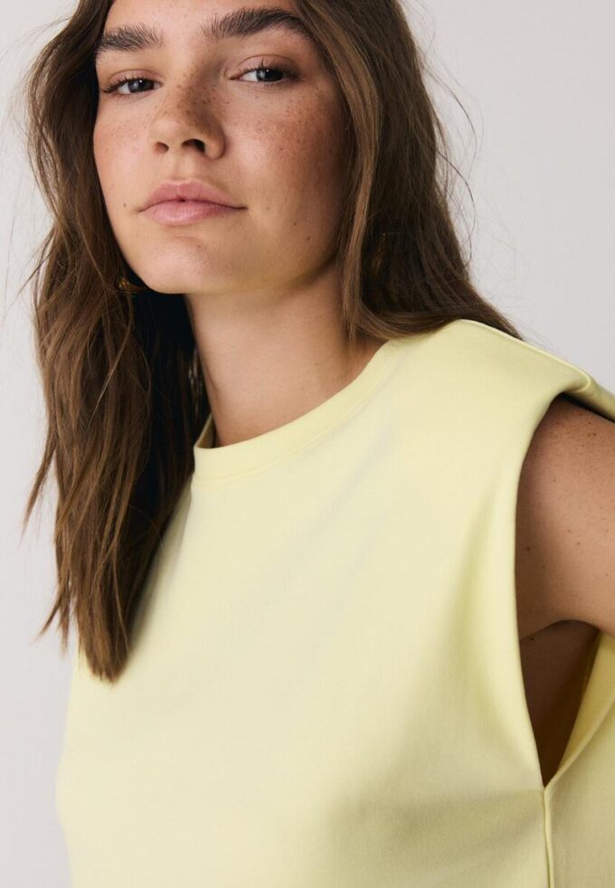 Základní tričko s vyztuženými rameny Základní tričko s vyztuženými rameny