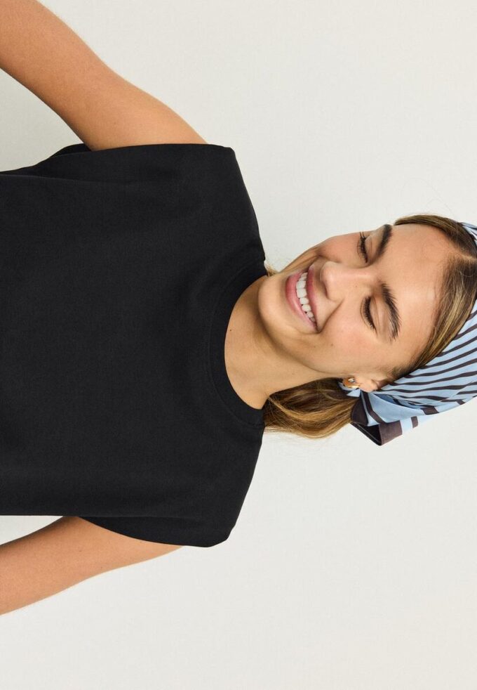 Základní tričko s vyztuženými rameny Základní tričko s vyztuženými rameny