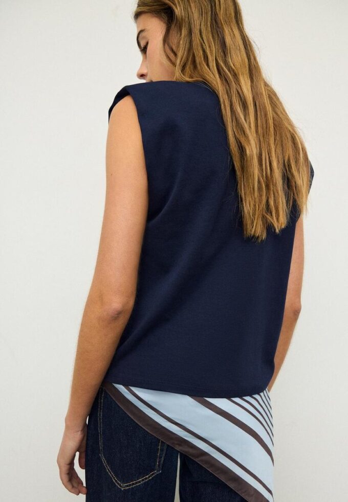 Základní tričko s vyztuženými rameny Základní tričko s vyztuženými rameny