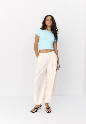 Základní tričko se slim fit střihem