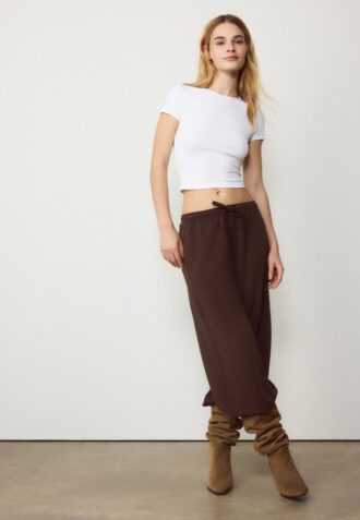 Základní tričko se slim fit střihem