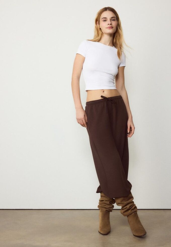 Základní tričko se slim fit střihem