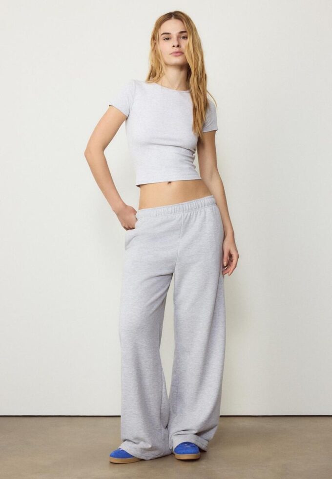 Základní tričko se slim fit střihem