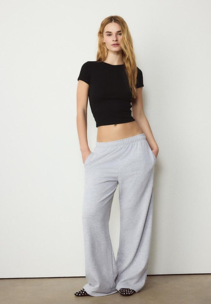 Základní tričko se slim fit střihem