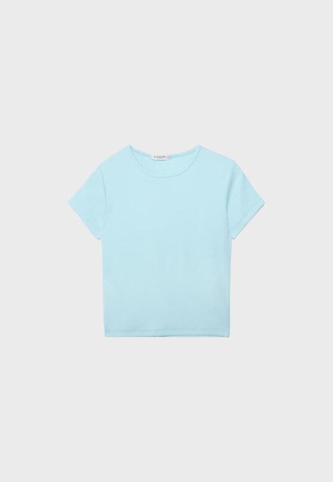 Základní tričko se slim fit střihem