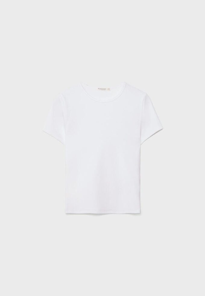 Základní tričko se slim fit střihem