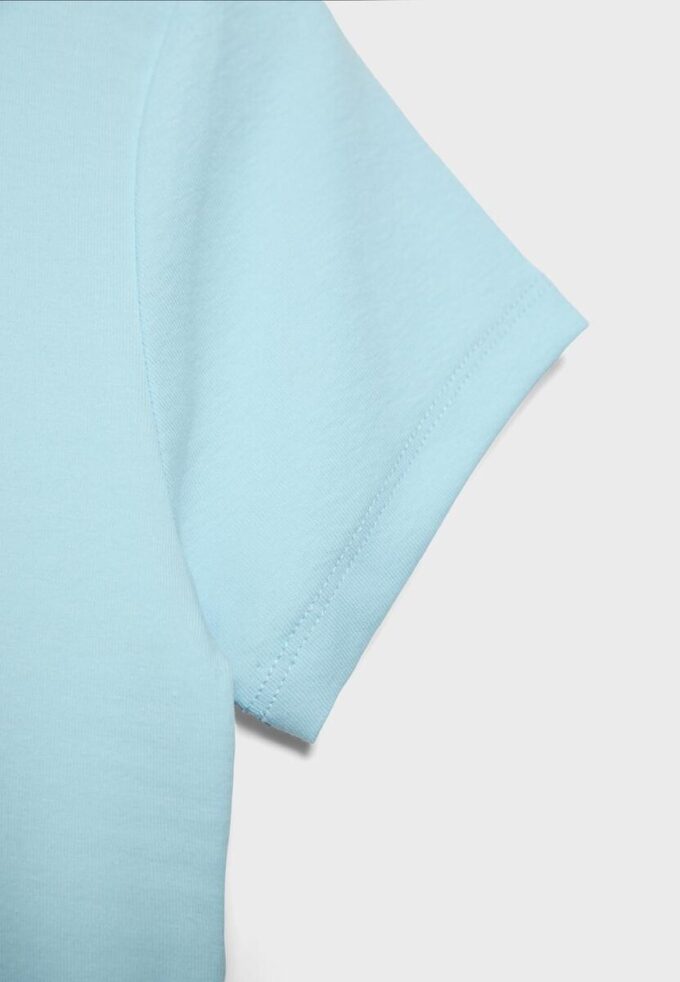 Základní tričko se slim fit střihem