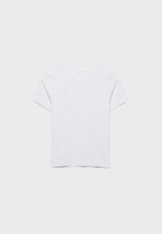 Základní tričko se slim fit střihem