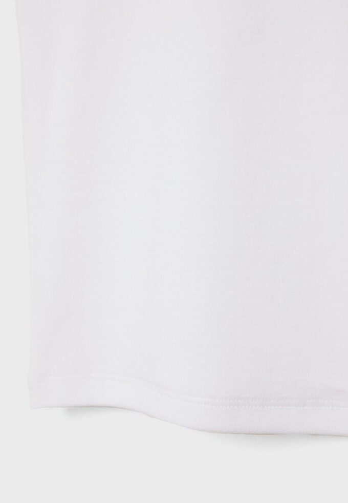 Základní tričko se slim fit střihem