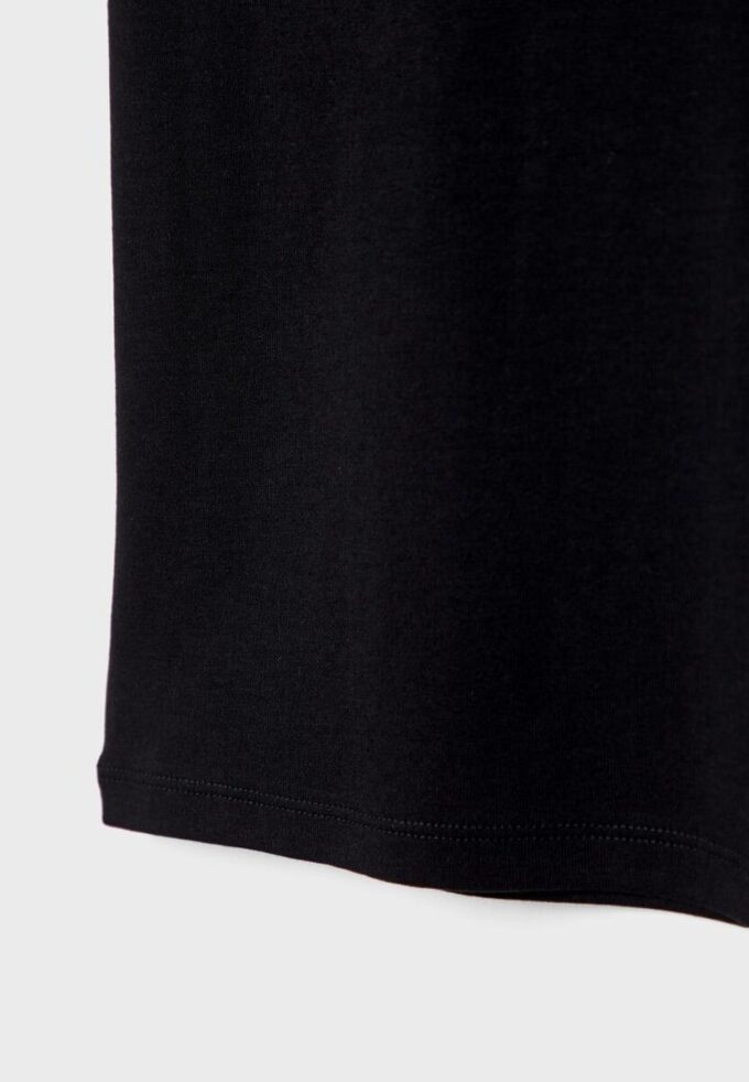 Základní tričko se slim fit střihem