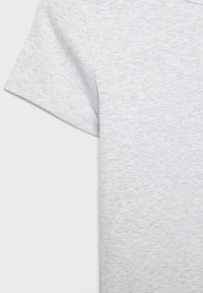 Základní tričko se slim fit střihem